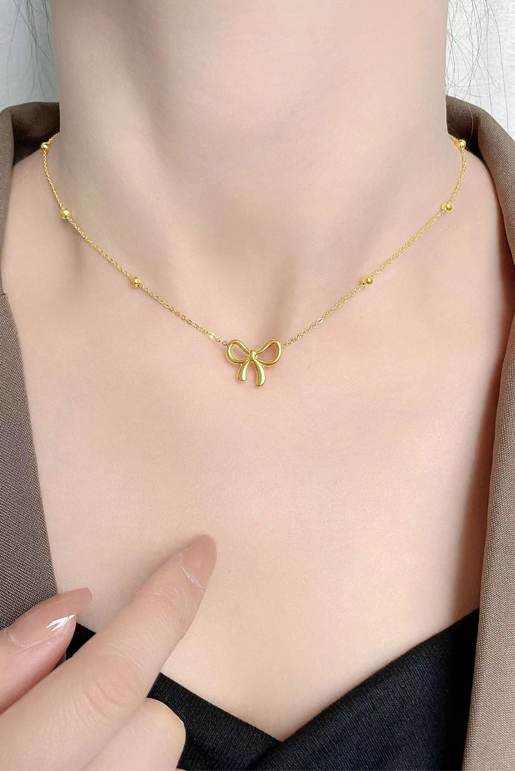Gold Bow Pendant Choker Necklace